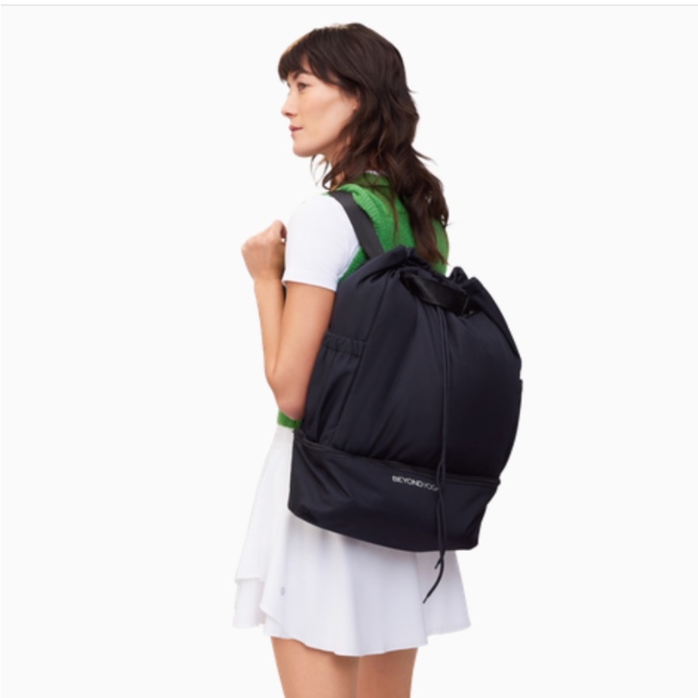 NEW BEYOND YOGA Convertible Gym Bag Black, with straps to use as a Backpack